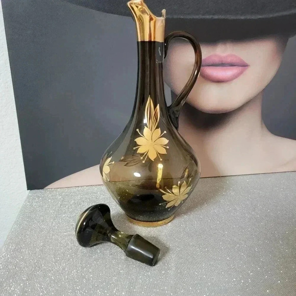 Mid Century Modern Romanian Smoke Glass Decanter with Gold Details - Picture 3 of 3